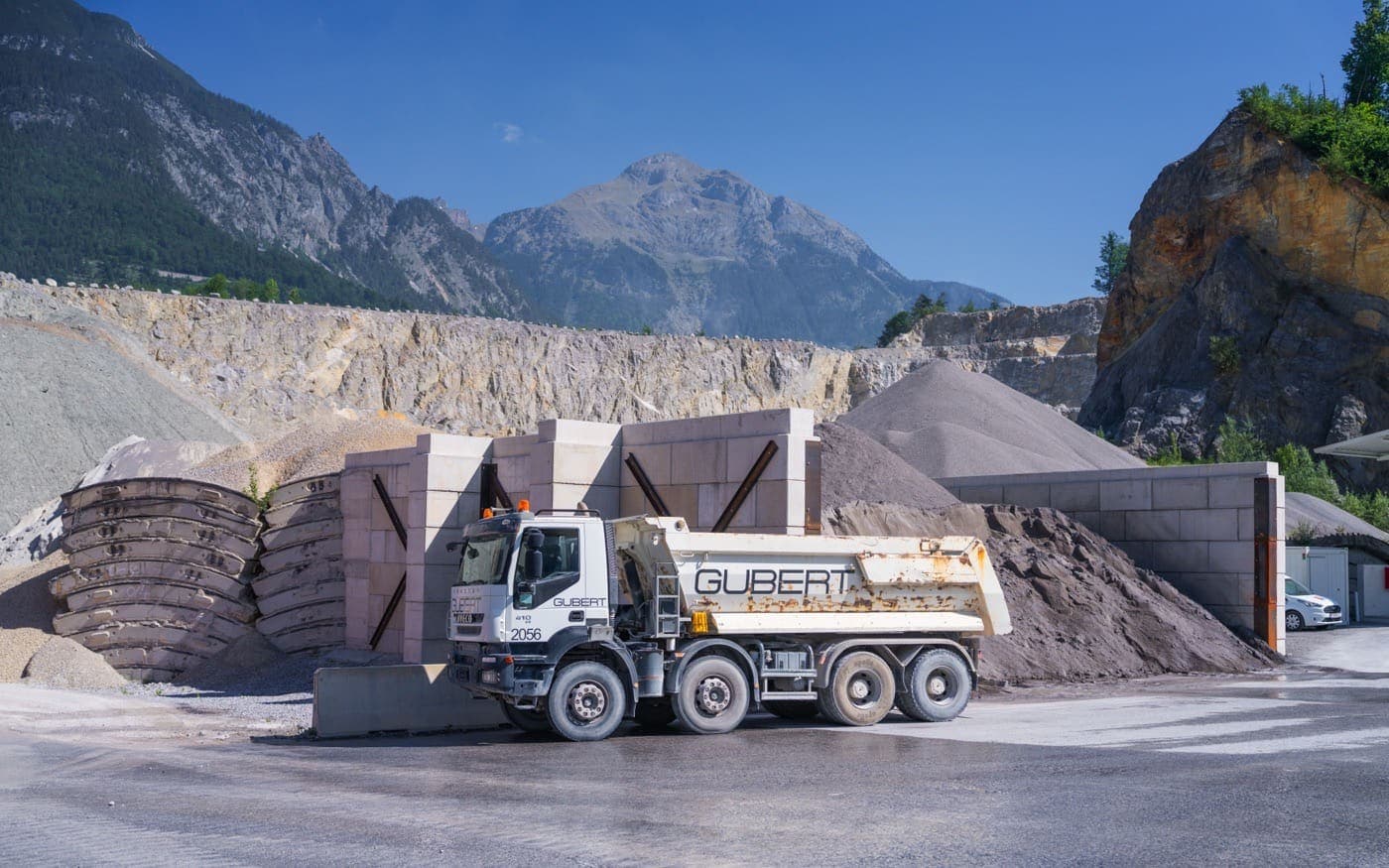 LKW auf der Gubert-Deponie in Jenbach